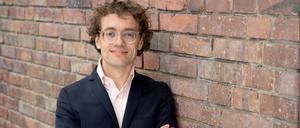 Simon Meier-Vieracker, 40, ist ein deutscher Sprachwissenschaftler mit den Forschungsschwerpunkten Korpus-, Diskurs- und Medienlinguistik. Seit 2020 ist er Professor für Angewandte Linguistik an der Technischen Universität Dresden.