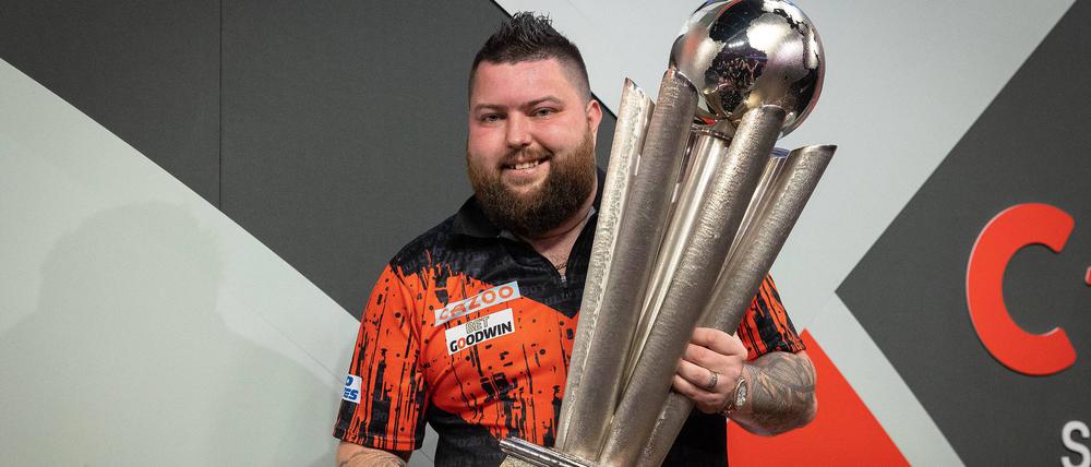 Große Sache. Weltmeister Michael Smith mit dem Pokal.
