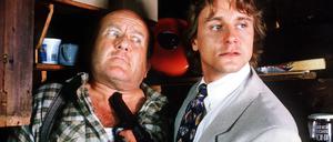 WILDBACH II- Ein Drogenkurier stürzt in einem Waldstück ab. Auf der Jagd nach dem Piloten geht es drunter und drüber... UDO THOMAS - Joseph Lachner HARALD KEMPE - Singer Regie: Hans Liechti aka. Gefährlicher Schnee 31 / Überschrift: WILDBACH II Copyright: KPA !AUFNAHMEDATUM GESCHÄTZT! UnitedArchives00883207