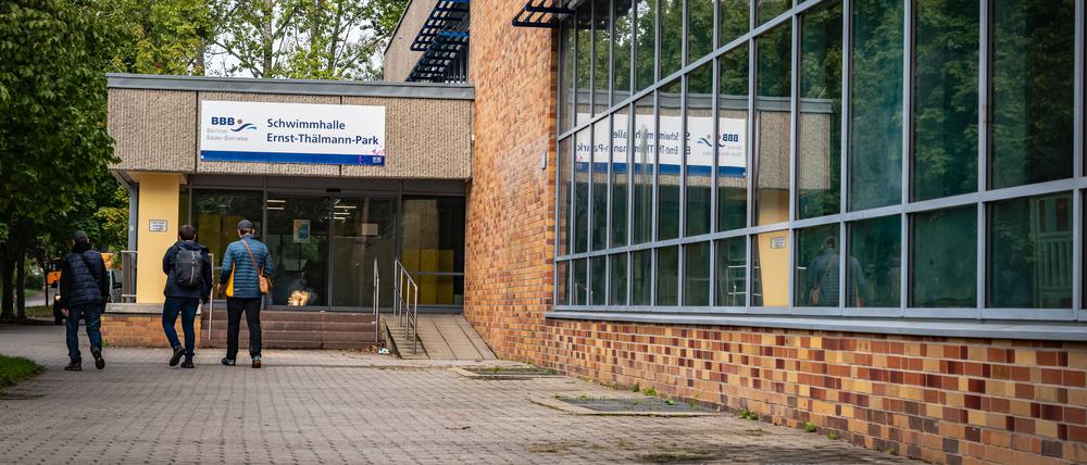 Die Schwimmhalle im Ernst-Thälmann-Park.
