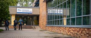 Die Schwimmhalle im Ernst-Thälmann-Park.