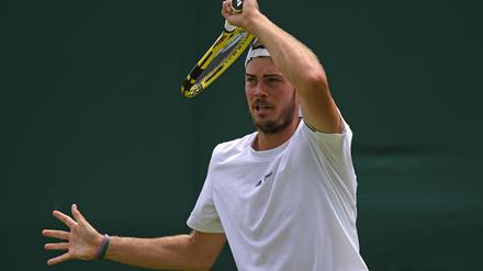 ARCHIV - 29.06.2022, Großbritannien, London: Tennis: Grand Slam/ATP-Tour - Wimbledon, Einzel, Herren, 2. Runde
Tiafoe (USA) - Marterer (Deutschland): Maximilian Marterer in Aktion. (zu dpa: «Qualifikant Marterer beim Tennis-Turnier in Pune weiter») Foto: Alastair Grant/AP/dpa +++ dpa-Bildfunk +++