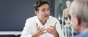 Ein Arzt benötige keine qualitätsgesicherte Weiterbildung, um Privatpatienten außerhalb seines Fachgebietes zu behandeln, urteilten Gerichte.