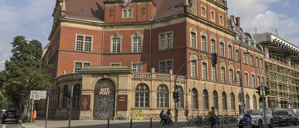 Das denkmalgeschützte Postgebäude in Neukölln. 