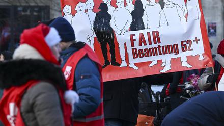 Bei der GEW-Demonstrationen im Dezember ging es auch um die Besserstellung älterer Lehrkräfte, die nicht verbeamtet werden können.