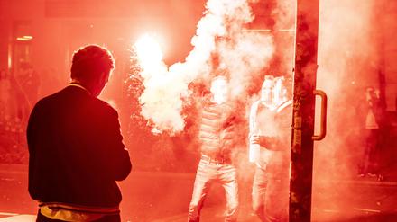 Immer wieder wird in Berlin gefährlich mit Pyrotechnik hantiert.