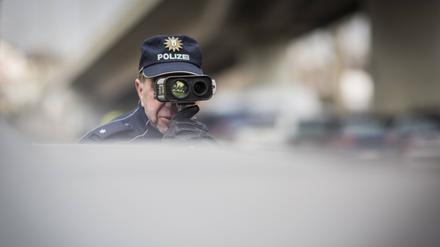 Egal ob mobil (wie im Bild) oder stationär (wie nicht im Bild und oft außer Betrieb): In Berlin wird vergleichsweise eher selten geblitzt.