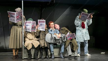 Frischer Blick auf ein Kultstück: Im Grips Theater fährt ab 20. März eine neue „Linie 1“. 