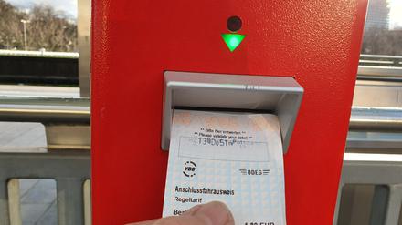 Passt nicht.  Das Ticket ist zu breit. 