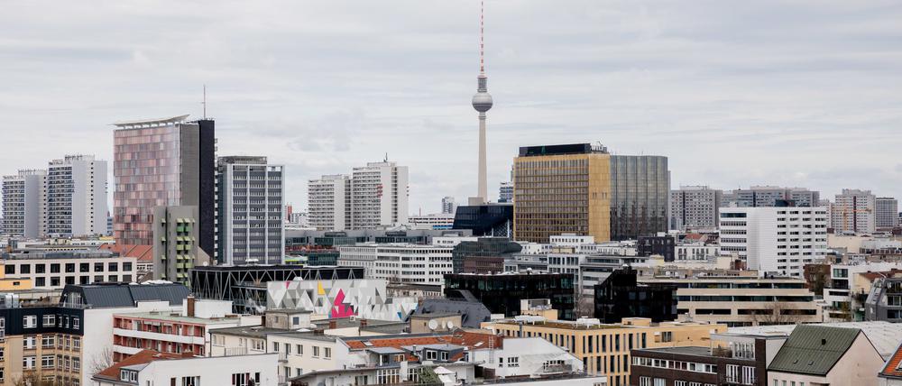Pandemie und Shutdowns haben dem Berliner Büroimmobilienmarkt 2020 zugesetzt. Der Stabilität der Mieteinnahmen kommt eine entscheidende Rolle zu. Die höhere Risikoaversion der Investoren trifft auf steigende Risiken an den Nutzermärkten. 