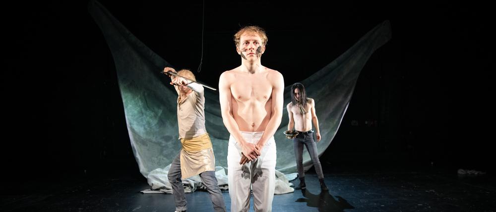 Hannes Schumacher, Jakob Schmidt (vorn) und Henning Strübbe in „Nibelungenleader.