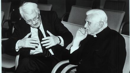 Meisterdenker. Jürgen Habermas (links) und Joseph Ratzinger 2004 in der Katholischen Akademie Bayern.