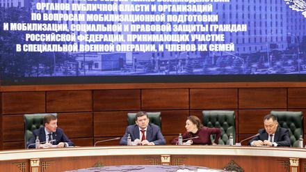 Russland Verteidigungsminister bei einer Sitzung (Symbolbild)