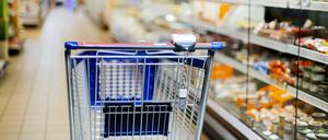 Wer den Einkaufswagen mit Lebensmitteln für eine Familie füllen möchte, braucht inzwischen wesentlich mehr Geld als vor einem Jahr.