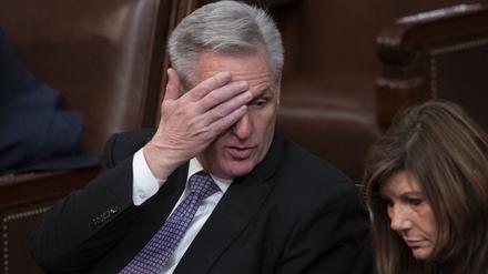 Minderheitenführer Kevin McCarthy verlor die sechste Abstimmung über den Sprecher des Repräsentantenhauses, da die GOP-Opposition ihn am zweiten Tag des Kongresses blockierte. 
