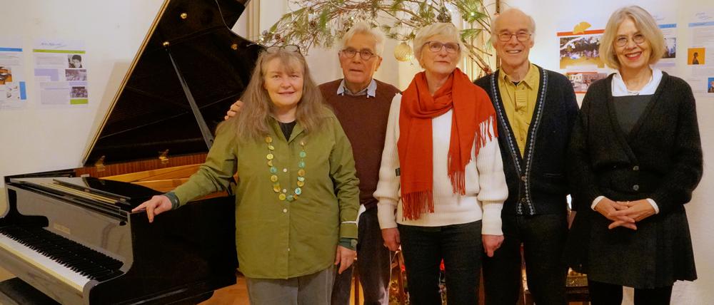 Kultursalon-Gründerin Jutta Kümmel (links) mit anderen Vereinsmitgliedern.