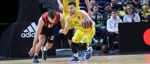 Tamir Blatt (am Ball) zeigte mit Alba weiter aufsteigende Form.