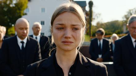 Vivi (Julia Beautx) muss nach dem Tod der Mutter die Familie zusammenhalten. 