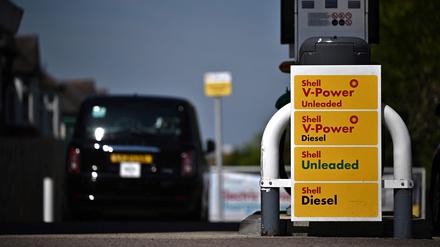 Eine Shell-Tankstelle. 