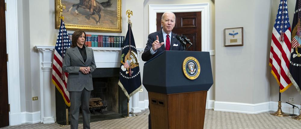 US-Präsident Joe Biden spricht im Weißen Haus.