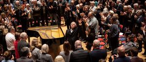 Hier fühlt sich Daniel Barenboim am wohlsten: inmitten seiner Musikerinnen und Musikern. 