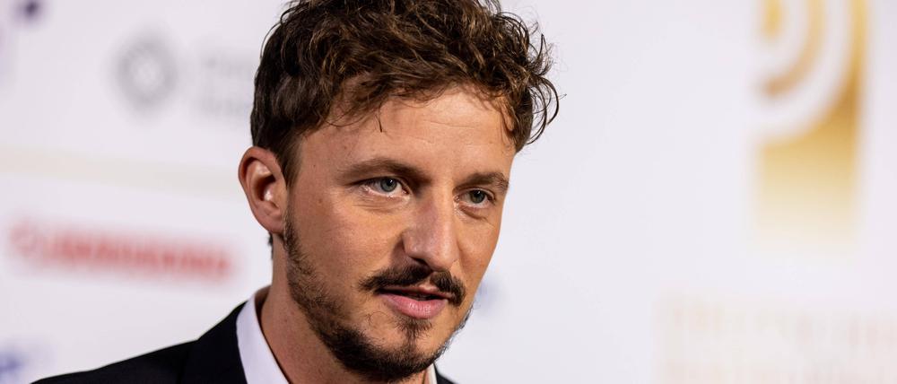 Tommi Schmitt während des Deutschen Radiopreises 2021 im Hamburger Schuppen 52.