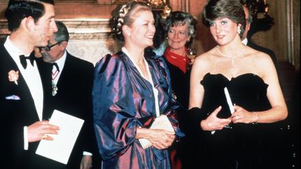 Grace Kelly und Diana Spencer an dem Abend als sie sich kennenlernten. 