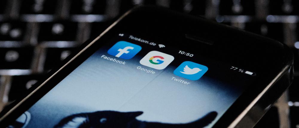 Auf Facebook und Twitter grassiert Rassismus. 