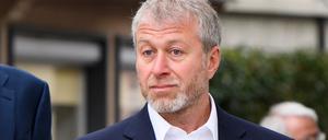 Der russische Oligarch Roman Abramowitsch kommt zum Zivilgericht von Fribourg.