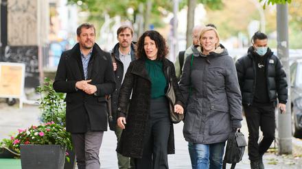 Bettina Jarasch (M), Spitzenkandidatin von Bündnis 90/Die Grünen in Berlin, Nina Stahr (r), Landesvorsitzende von Bündnis 90/Die Grünen in Berlin, und Werner Graf (l), Landesvorsitzender von Bündnis 90/Die Grünen Berlin.