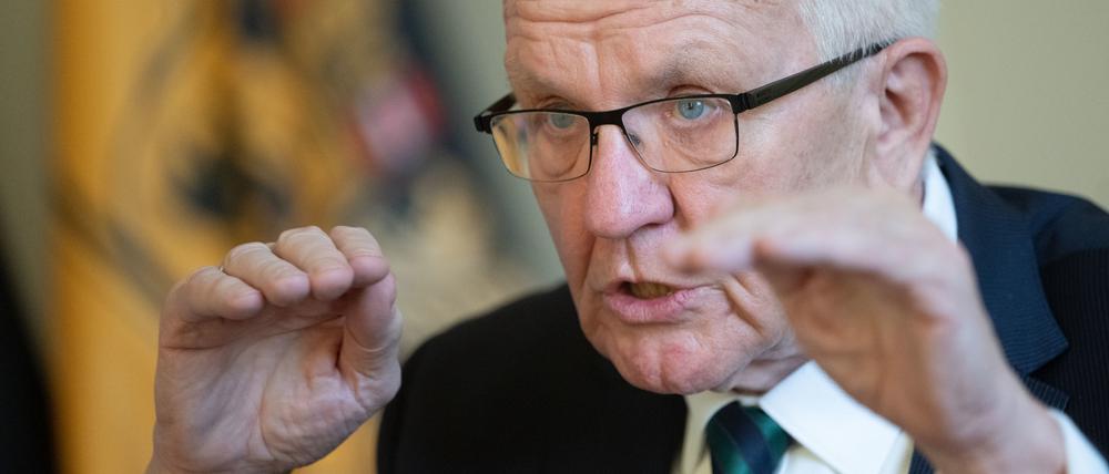 Winfried Kretschmann (Bündnis 90/Die Grünen) ist Ministerpräsident von Baden-Württemberg.