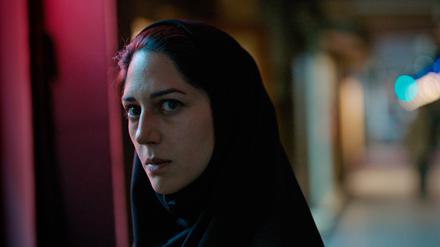 Die Journalistin Arezoo Rahimi (Sahra Amir Ebrahimi) begibt sich auf der Suche nach dem Mörder selbst in Lebensgefahr.