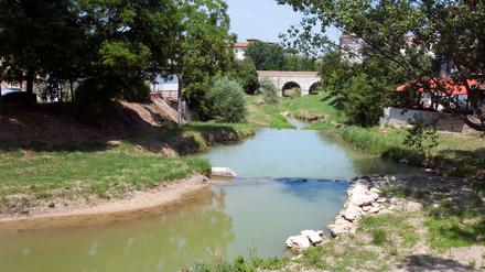 Ihn überschreiten ist nicht schwer, ihn überschritten haben dagegen sehr. Brücke über den Rubikon in  Savignano sul Rubicone.