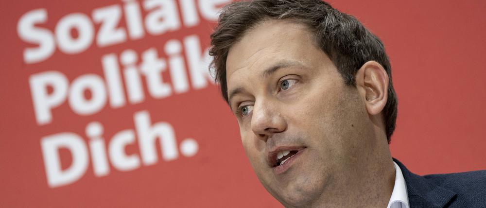 Beim Ausbau der Infrastruktur müsse Deutschland nun „den Turbo einlegen“, forderte Lars Klingbeil.