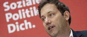 Beim Ausbau der Infrastruktur müsse Deutschland nun „den Turbo einlegen“, forderte Lars Klingbeil.