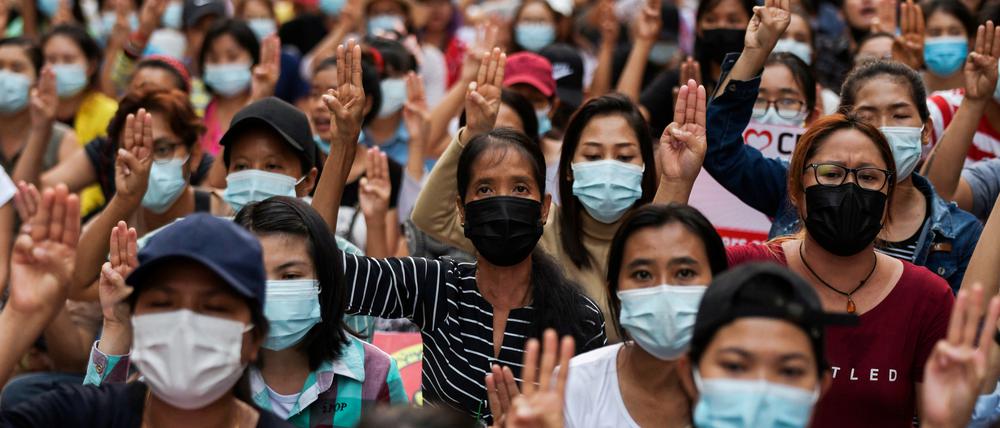 Eine Demonstration in Yangon, Myanmar im März 2021.