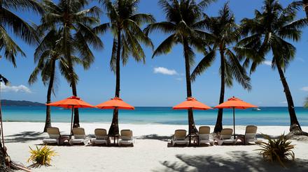 A view of an empty beach is seen a day before the temporary closure of the holiday island Boracay in the Philippines April 25, 2018.   REUTERS/Erik De Castro