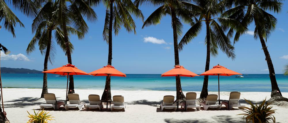 A view of an empty beach is seen a day before the temporary closure of the holiday island Boracay in the Philippines April 25, 2018.   REUTERS/Erik De Castro