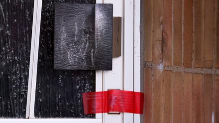 Die versiegelte Eingangstür des Hauses in Tönisvorst