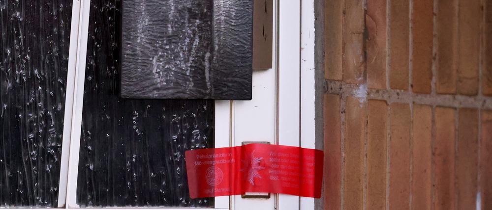 Die versiegelte Eingangstür des Hauses in Tönisvorst