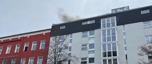 Die Feuerwehr vor Ort in der Großbeerenstraße.