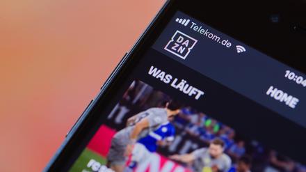 Ohne Dazn keine Champions League und weniger Bundesliga. Das kostet Fußballfans immer mehr Geld.