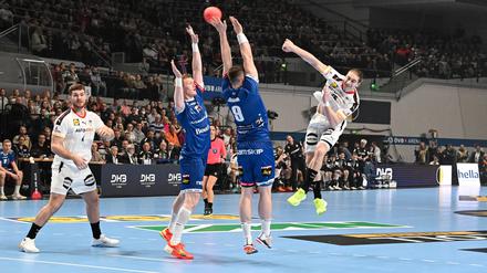 Juri Knorr steigt mit der deutschen Mannschaft am Freitag ins Turnier ein.
