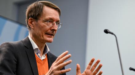 Karl Lauterbach bei einer Pressekonferenz.