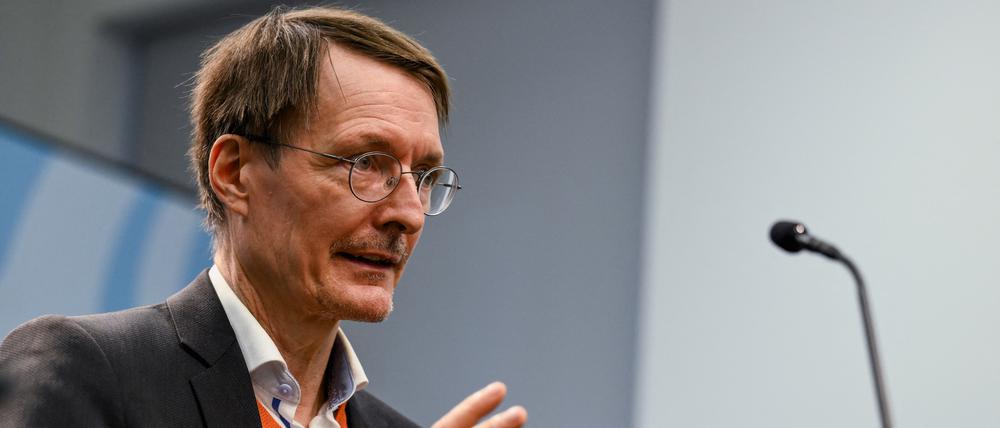 Karl Lauterbach bei einer Pressekonferenz.
