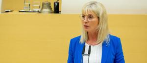 Ulrike Scharf (CSU), Staatsministerin für Familie, Arbeit und Soziales.