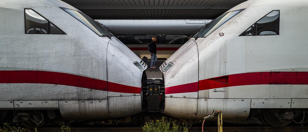Die Deutsche Bahn soll dazu beitragen die Klimaziele zu erreichen. Berechnungen zeigen: Das könnte schwierig werden.