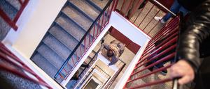 Treppauf, treppab. Viele Menschen wünschen sich, bei der Wohnungssuche ausgewählt zu werden.