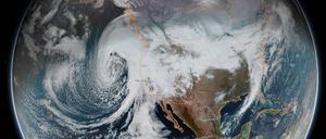 Wirbelstürme beziehen ihre zerstörerische Energie aus warmem Oberflächenwasser.