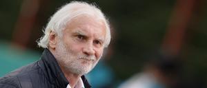 Rudi Völler überlegt angeblich, ob er noch mal Vollzeit arbeitet.